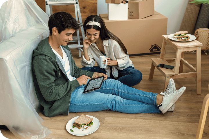 card/movers-fiddling-with-ipad