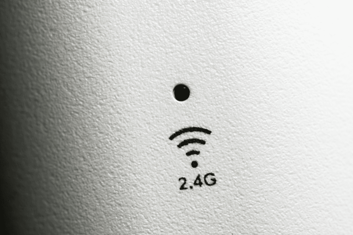 blog/Closeup of 2.4 Ghz indicator on a router.png