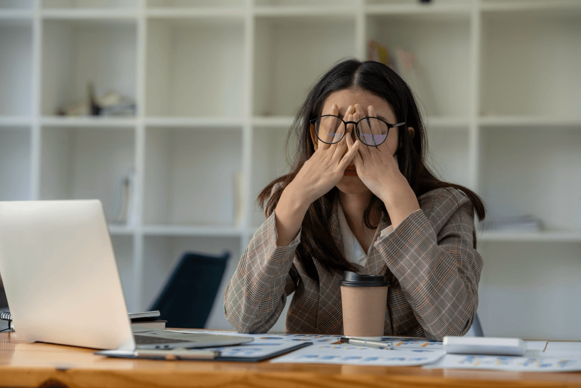 blog/Frustrated woman with laptop and coffee cup.png