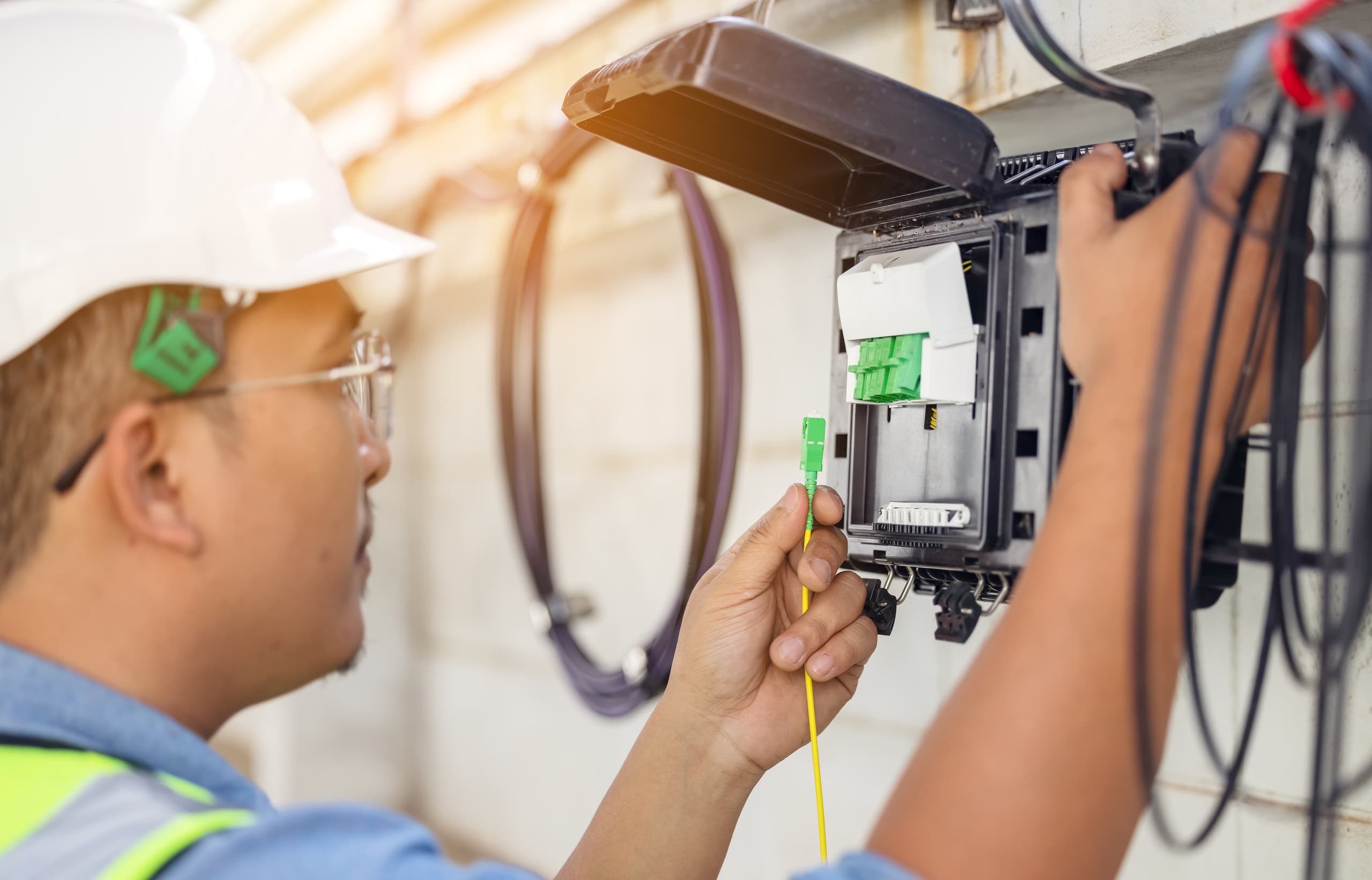 Hero - How is fiber-optic internet installed?