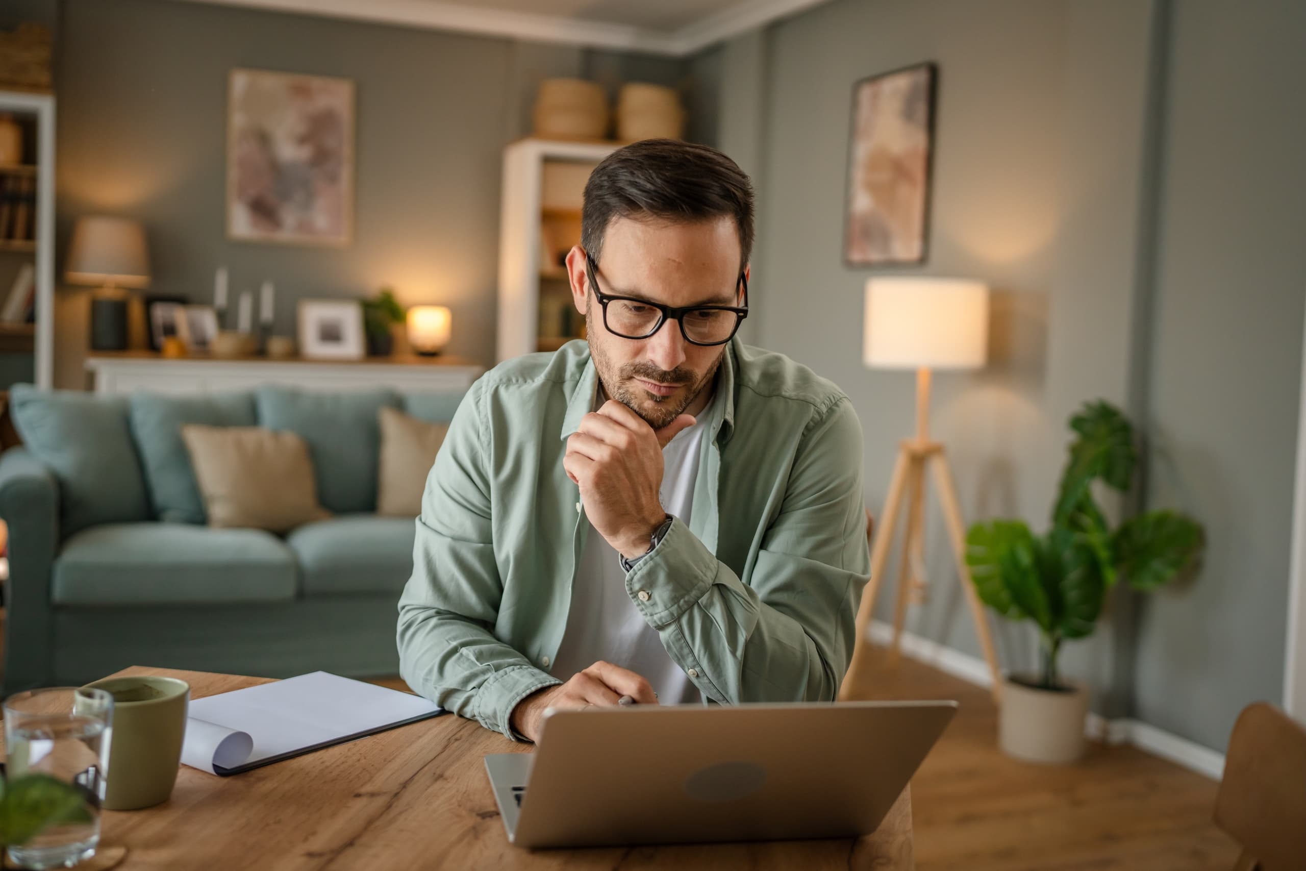 blog/Man works on laptop at home